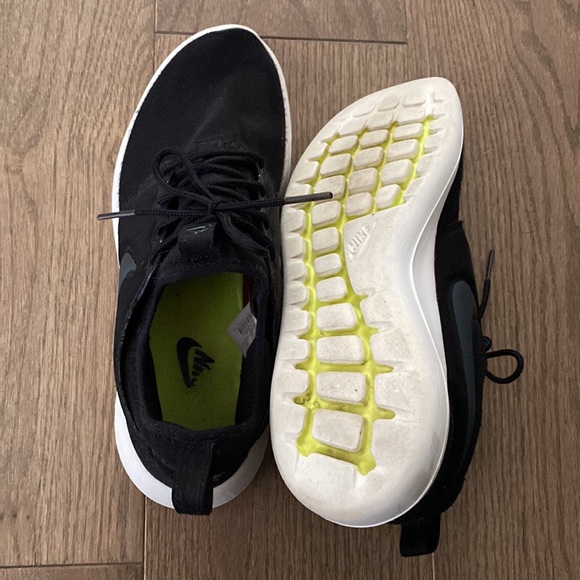 Nike Roshe Original Sneakers - Picture 4 of 8